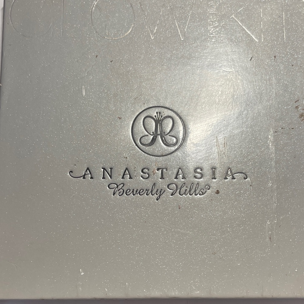 Anastasia Beverly Hills White Cosmetic Palette with Embossed Logo